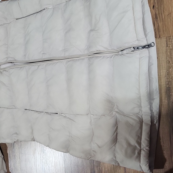 AMAZON ESSENTIALS Stone/Cream Lightweight Water-Resistant Hooded Puffer Coat - Picture 6 of 14